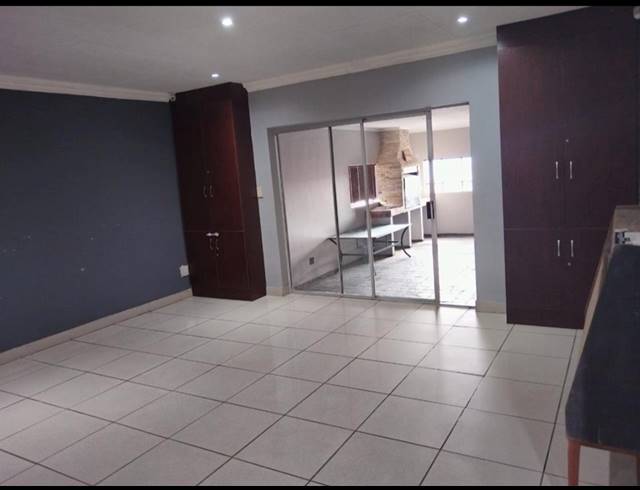 3 BEDROOM FREEHOLD FOR SALE IN HOEVELD PARK